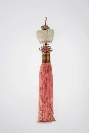 Brustschmuck, weißer Jade, Schmetterling, "Ok samjak norigae" 옥나비삼작노리개