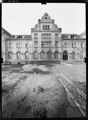 Weinböhla, Kirchplatz 2. Zentralgasthof (um 1905). Straßenfront (Teilansicht)