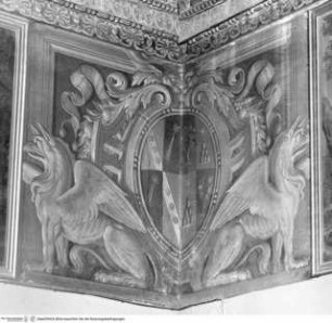 Szenen aus dem Leben des heiligen Petrus, Zwei Greife mit dem Wappen der Familie Torlonia-Sforza