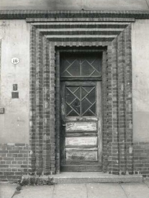 Dresden-Pieschen, Wurzener Straße 16. Wohnhaus (um 1925). Portal