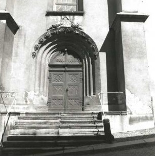 Auerbach. Stadtkirche St. Laurentius (1834-1839). Südportal