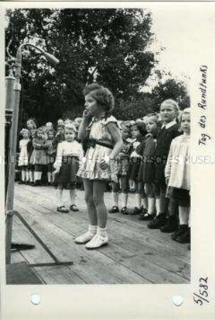 Sowjetischer Kinderchor am "Tag des Demokratischen Rundfunks" in der Pionierrepublik Ernst Thälmann