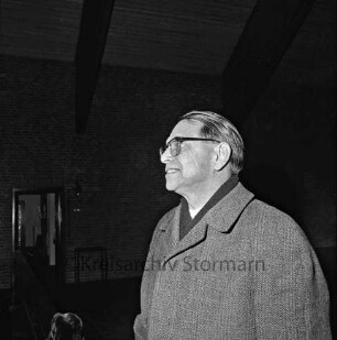 Katholische Kirchengemeinde St. Vicelin: Pfarrer Mathias Heilker: aus Anlass seines 25-jährigen Priesterjubiläums am 20. Dezember 1977