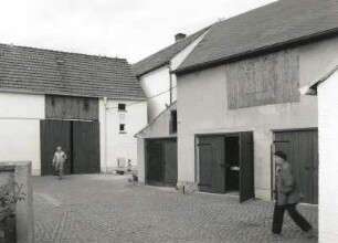 Radeburg-Bärwalde, Dorfstraße 8. Gehöft
