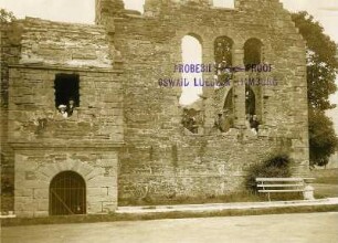 Kirkwall, Schottland. Ruine des Palastes von Earl II. Patrick Stewart (begonnen 1607) mit Touristen der Hapag
