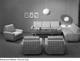 Couchtisch : Sitzgruppe und Couchtisch (1974; VEB Möbelkombinat "neuzera" Rathenow)