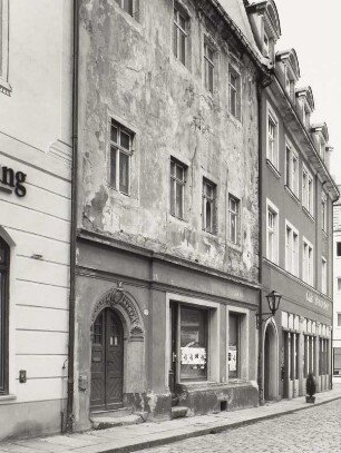 Pirna, Wohnhaus : Pirna-Altstadt. Wohnhäuser mit Läden. Schössergasse 4/5. Um 1600. Bezeichnet 1913. Straßenansicht