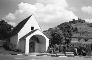 Staufen: Magdalenenkapelle mit Burg (renoviert)