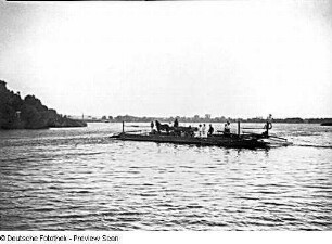Potsdam. Pfaueninsel. Fähre zur Insel