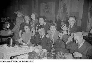 Gruppenporträt von Gästen