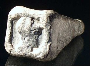Bleigewicht mit Athenakopf auf der Unterseite