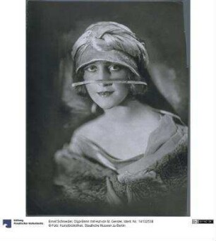 Olga Brink mit Hut von M. Gerstel