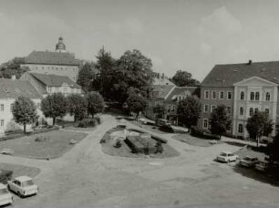 Frauenstein, Blick über den Markt zum Schloss und auf die Schule (rechts) von Südsüdwest