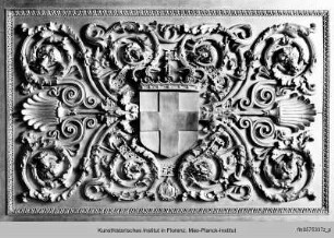 Thronsaal des Palazzo Reale von Turin : Türe mit geschnitztem Wappen und ornamentunterlegtem Annunziataorden