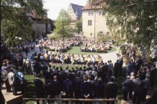 Coburg. Veste Coburg. Hof. Auftritt verschiedener Chöre