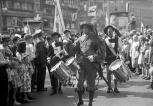 Basel (Schweiz): Markt; Tambourmajor und Trommler
