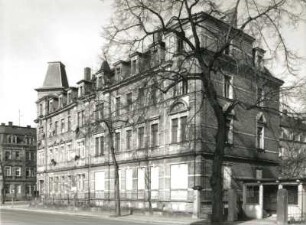 Dresden-Pieschen, Hubertusstraße 30/Maxim-Gorki-Straße 82. Doppelwohnhaus mit Ladeneinbauten (um 1895). Straßenansicht (Maxim-Gorki-Straße)