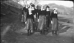 "Kirchgang in Siegelau"