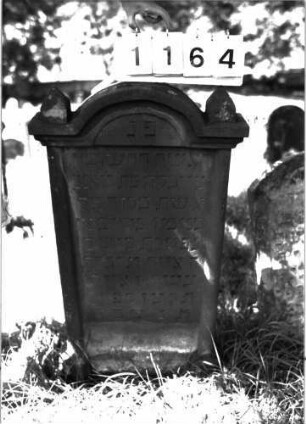 Grabstein 1164 (Index: 100098639) Maße HxBxT: 112x53x10 cm: Grabstein 1164