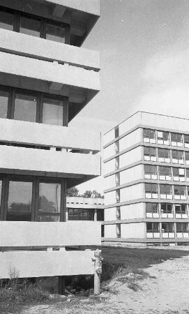 Vorgefertigter Innenausbau der Neubauten an der Technischen Hochschule Karlsruhe mit Montageteilen.