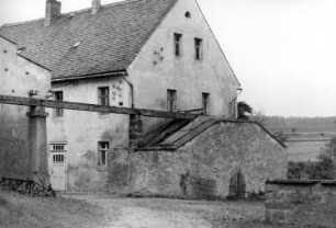 Waldhufen-Diehsa. Ehem. Mühle, Wasserrinne, Pfeiler, Radstube und Rad am 17.8.1965 abgebrochen; Gebäude 1968 neu verputzt