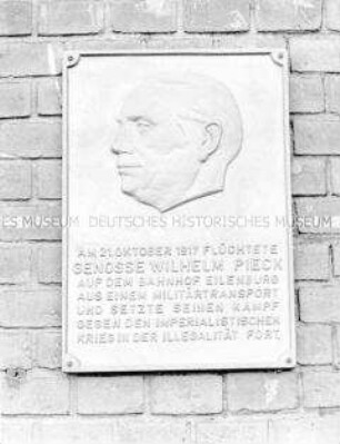 Gedenktafel für Wilhelm Pieck am Bahnhofsgebäude Eilenburg
