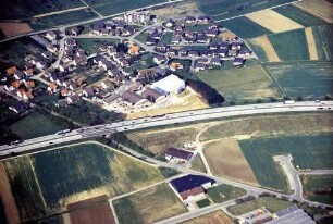 Bebauung im Bereich der BAB bei Darmsbach Im Vordergrund Unterführung des Gemeindewegs Darmsbach - Nöttingen.