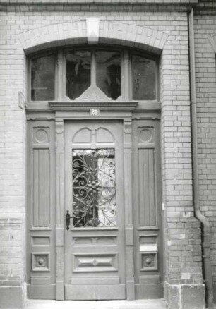 Markneukirchen, Albertstraße 20. Wohnhaus (um 1900). Haustür