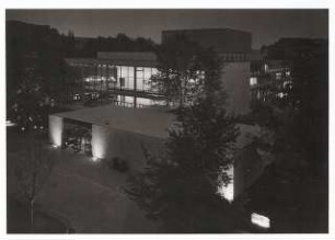 Theater der Freien Volksbühne, Berlin-Wilmersdorf: Ansicht Schaperstraße bei Nacht
