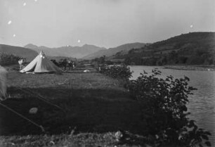 Zeltlager am Fluss : Aufnahme eines Zeltlagers an einem Fluss