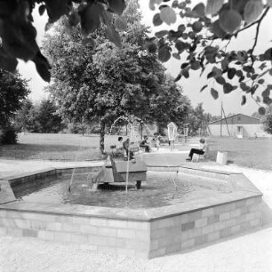 Johanngeorgenstadt : Springbrunnen mit dem Modell des Pferdegöpels, Platz des Bergmannes