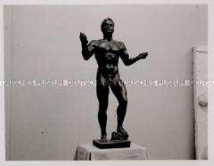 Berlin, Bildhauer Anton Grauel, Figur "Erhebung"
