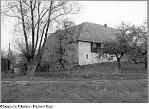 Klipphausen-Scharfenberg, Pfarrweg (ehem. Naustadt 21). Pfarrhof (Südbau 17. Jh., Ostbau 18. Jh.)