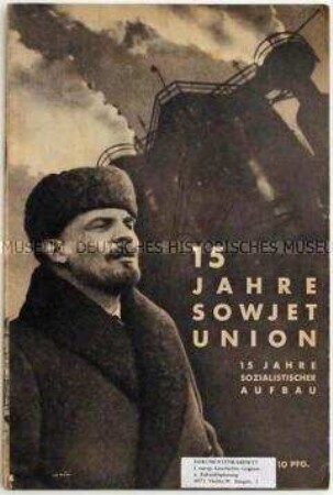 Reich bebilderte Broschüre zum 15. Jahrestag der Oktoberrevolution