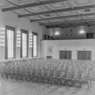 Große Halle : Oberlausitz. Unbekannter Ort, Gebäude. Blick in einen Saal