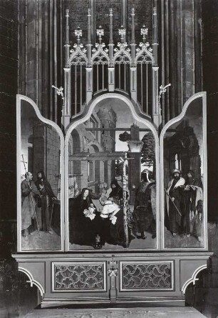 Hochaltar : Vermutlich Unbekannter Niederländischer Meister. Altartbild mit Chor. Triptychon. Linker Flügel: Philippus und Jacobus der Jüngere, Mittelbild: Anbetung der heiligen drei Könige, Rechter Flügel: Bartholomäus und Jacobus der Ältere