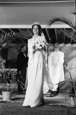 Bukarest: Modenschau: Brautkleid