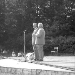 Revue mit Moderator Ulli Busch im Rahmen der Veranstaltungsreihe "Dresdner Sommer". Großer Garten, Freilichtbühne "Junge Garde", 14. Juni 1970