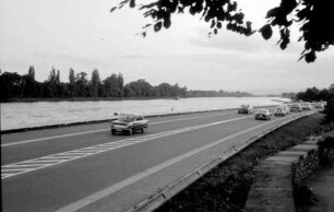 Erbach: Autostraße am Rhein, Richtung Rüdesheim