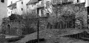 Mauer der Alten Vorstadt; Darmstadt, Magdalenenstraße 13, Mauerstraße 8, Mauerstraße 6, Mauerstraße 34, Magdalenenstraße 29, Magdalenenstraße 27, Magdalenenstraße 23, Magdalenenstraße 21, Magdalenenstraße 19, Magdalenenstraße 17, Magdalenenstraße 15, Magdalenenstraße