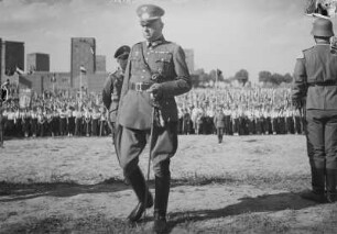 General von Brauchitsch am Tannenberg-Nationaldenkmal : General von Brauchitsch am Tannenberg-Nationaldenkmal