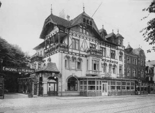 Dresden-Weißer Hirsch, Bautzner Landstraße 6. Hotel Kurhaus (um 1900). Straßenansicht mit Eingang zum Kurbad