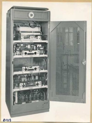 UKW Rundfunksender 8,25 KW Tyo HF 2833 - Schrank geöffnet; Foto 1953