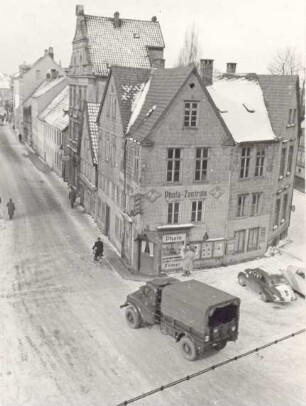 Blick die Weinbergstraße (heute Paulinenstraße) und auf das Eckhaus Wall 14. (abgerissen Anfang 1959). Detmold. Weinbergstraße, heute Paulinenstraße