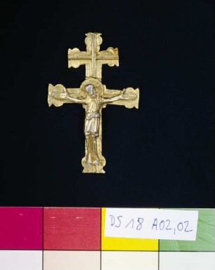Sogenanntes Kostbares Evangeliar — Frontdeckel — Mittlerer unterer Beschlag mit Kruzifix — Kruzifix