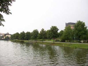 Oberhausen: Centro-Park mit Blick zum Gasometer