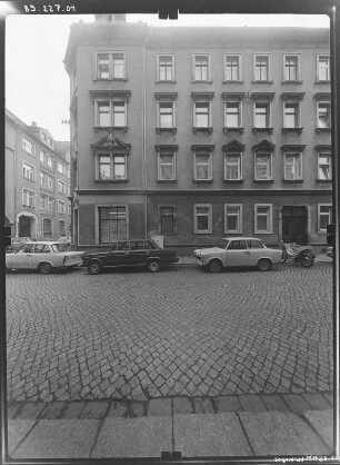 Meißen-Altstadt, Mendestraße 1. Wohnhaus mit Laden (E. 19. Jh.). Straßenfront (Teilansicht)