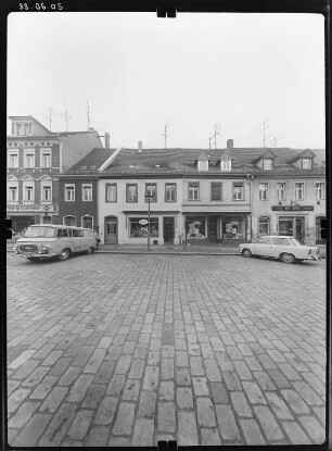 Großenhain, Frauenmarkt 13/19. Wohnhäuser mit Läden. Straßenfront