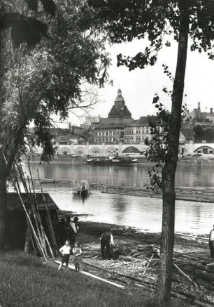 Landsberg an der Warthe, Ortsansicht : Landsberg an der Warthe (Gorzow Wielkopolski/Polen). Blick über die Warthe gegen den Turm der Stadtkirche St. Marien nach Nordwesten