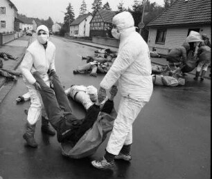 Übung während des NATO-Manövers Flinker Igel, an dem 52.000 Soldaten aus verschiedenen NATO-Staaten teilnahmen, um nukleare und konventionelle Kampfsituationen zu simulieren, Bayern